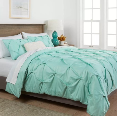 8 Beautiful Emerald Green Bedding Ideas - BedroomIdeasLog