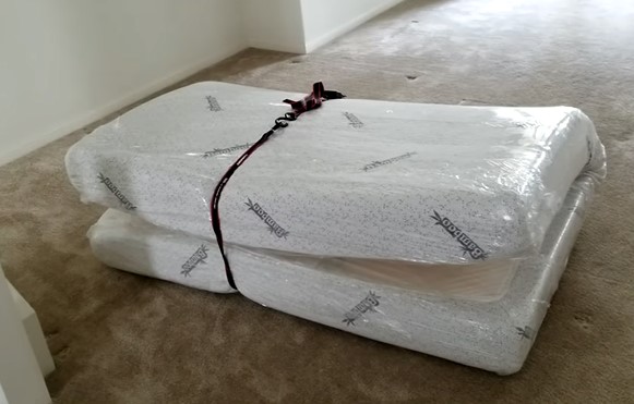 How To Move A Memory Foam Mattress (in 6 Steps) - BedroomIdeasLog