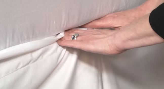 bed skirt that help mattress stay in place